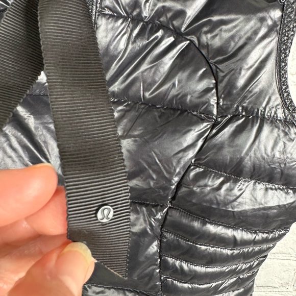 Lululemon Fluffin Awesome Vest Size 4 Shiny Full Zip High Neck Pockets Black - Picture 6 of 15